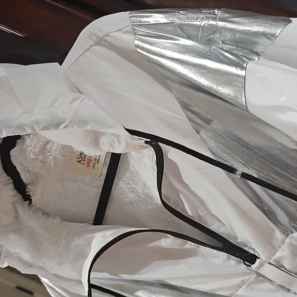 Ashley by 26 International Utility collection White and Silver Puffer Jacket med - Picture 5 of 12